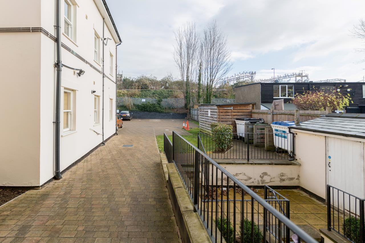 Watford Junction Apartment Екстериор снимка