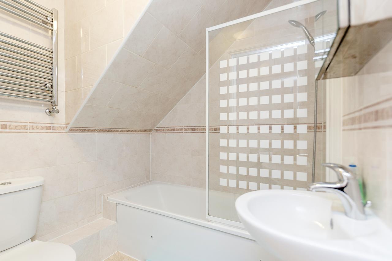 Watford Junction Apartment Екстериор снимка